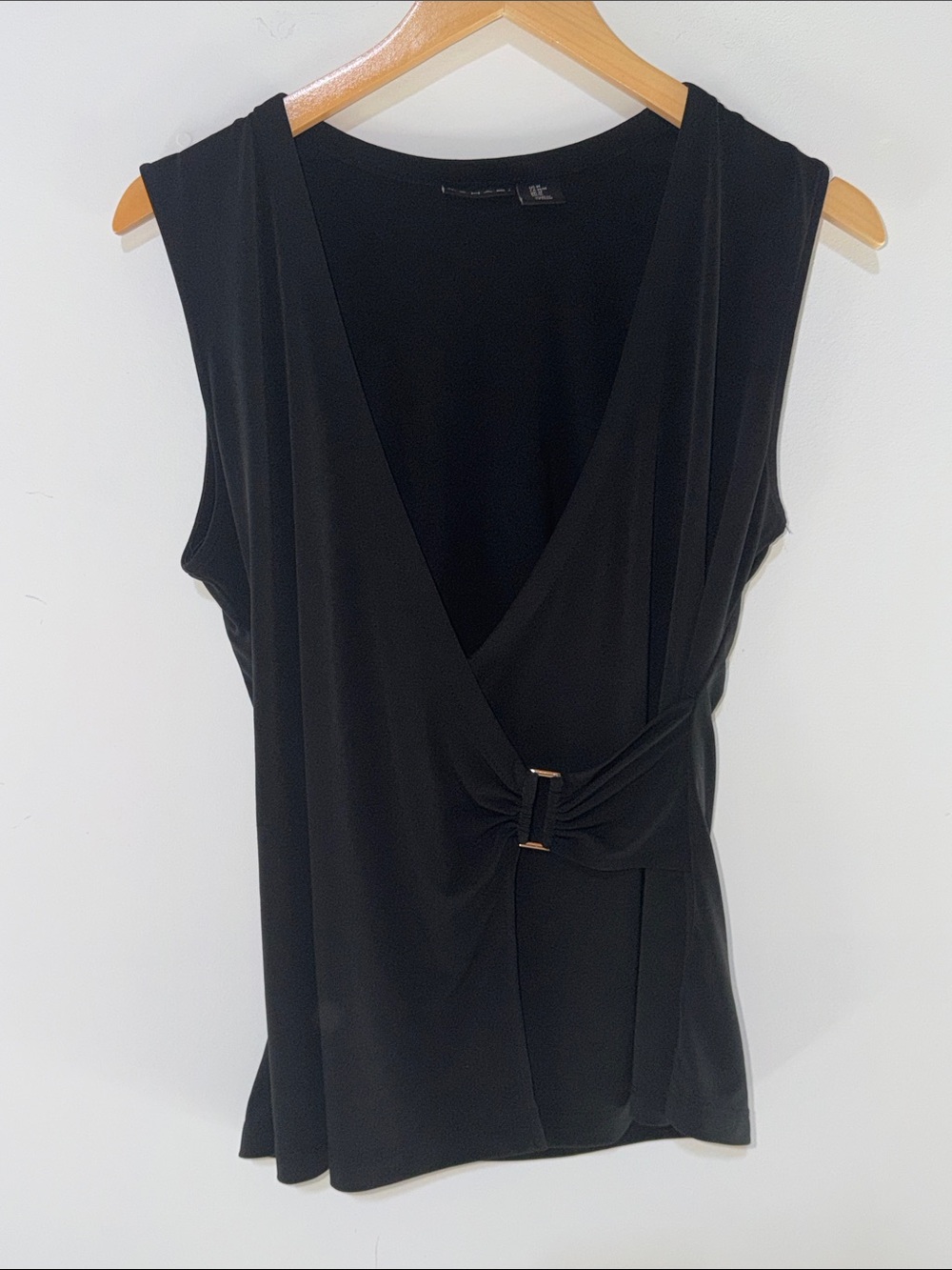 Tahari Sleeveless Black V-Neck Twist Front Women’s Top size medium